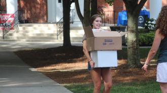 New students move into Historic Neighborhood on Elon Move In.
